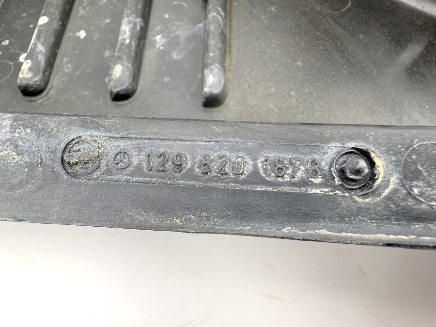 1298201878 1298201212 | Mercedes SL500 | R129 Engine bay wiring cover right side 1298201878 1298201212 | Mercedes SL500 | R129 Engine bay wiring cover right side