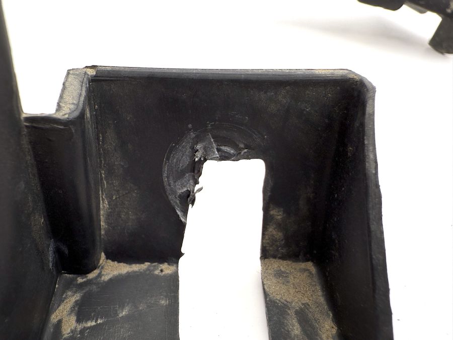 1298201878 1298201212 | Mercedes SL500 | R129 Engine bay wiring cover right side 1298201878 1298201212 | Mercedes SL500 | R129 Engine bay wiring cover right side