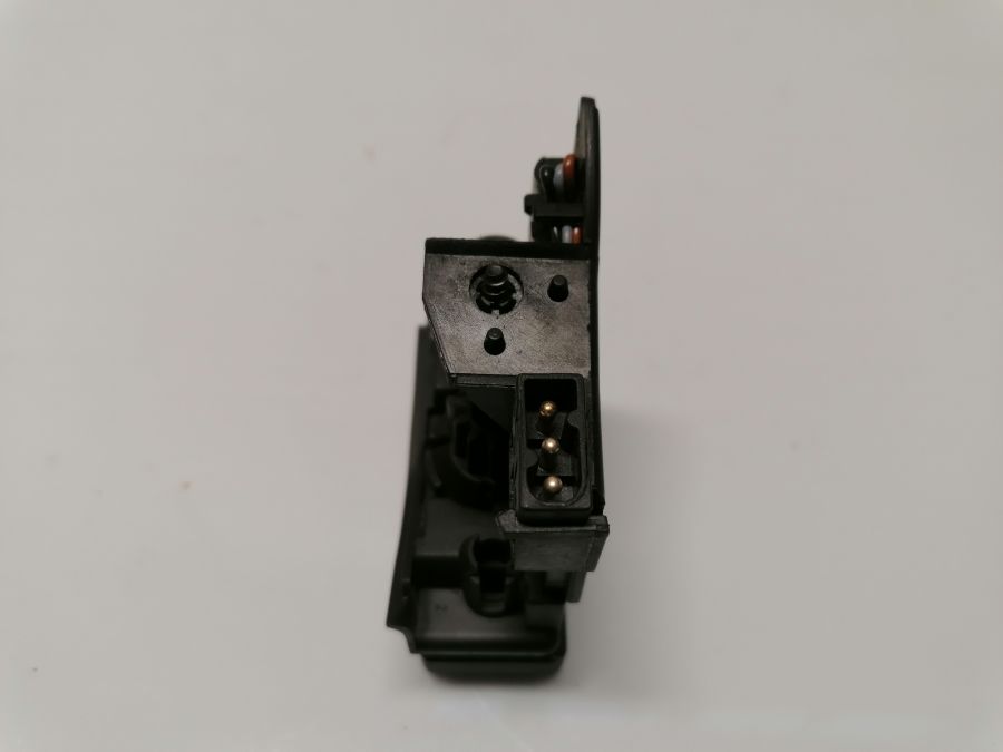 1298206710 | Mercedes 500SL | R129 Glovebox button