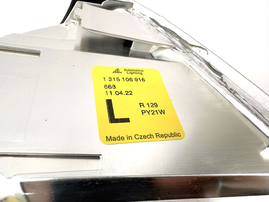 1298260943 1298261043 | Mercedes SL-Class | R129 Front turning lights