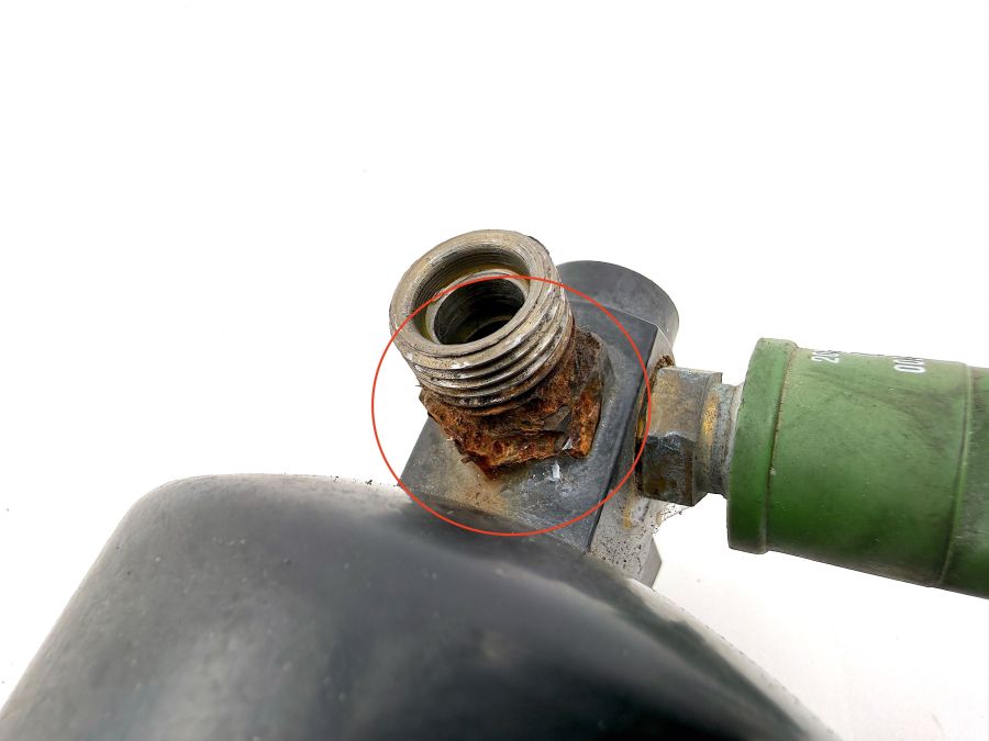 1298300183 1298300515 0028205210 | Mercedes 300SL-24 | R129 A/C Refrigerant line reservoir