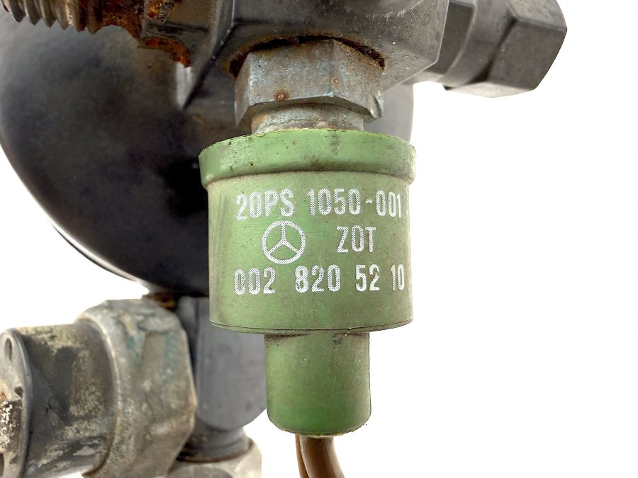 1298300183 1298300515 0028205210 | Mercedes 300SL-24 | R129 A/C Refrigerant line reservoir