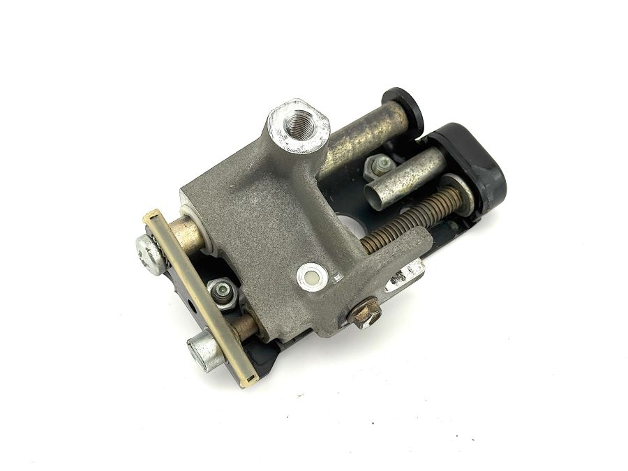 1298600488 | Mercedes SL500 | R129 Right side seat headrest adjust mechanism