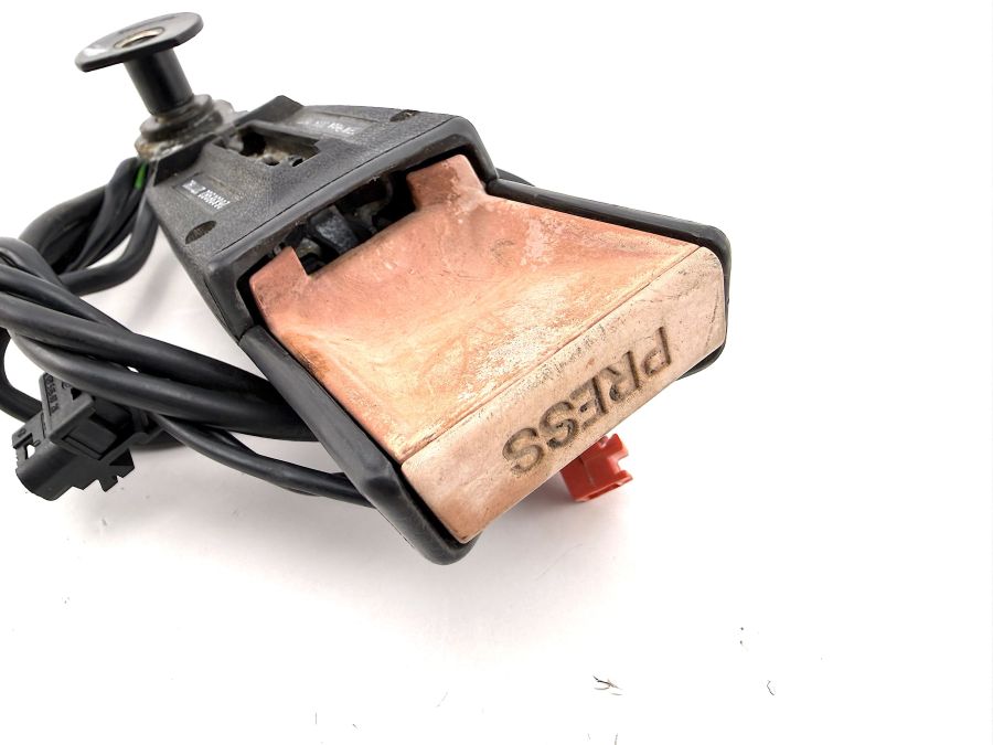 1298601569 | Mercedes 300SL-24 | R129 Seat belt lock left seat
