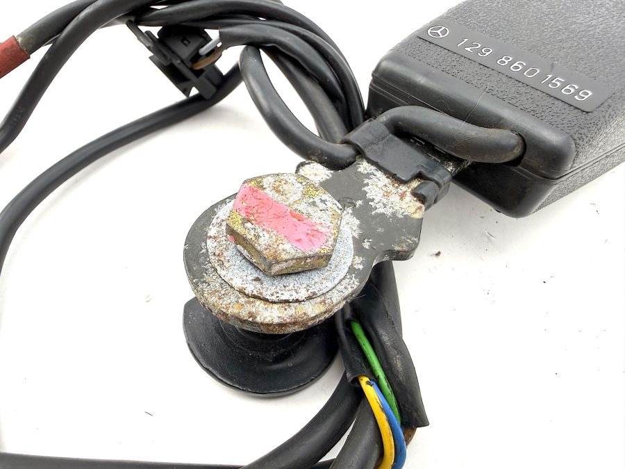 1298601569 | Mercedes 300SL-24 | R129 Seat belt lock left seat