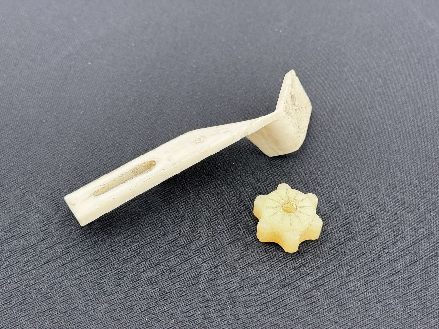 1298690114 1299900157 | Mercedes SL500 | R129 Window washer tank holding bracket