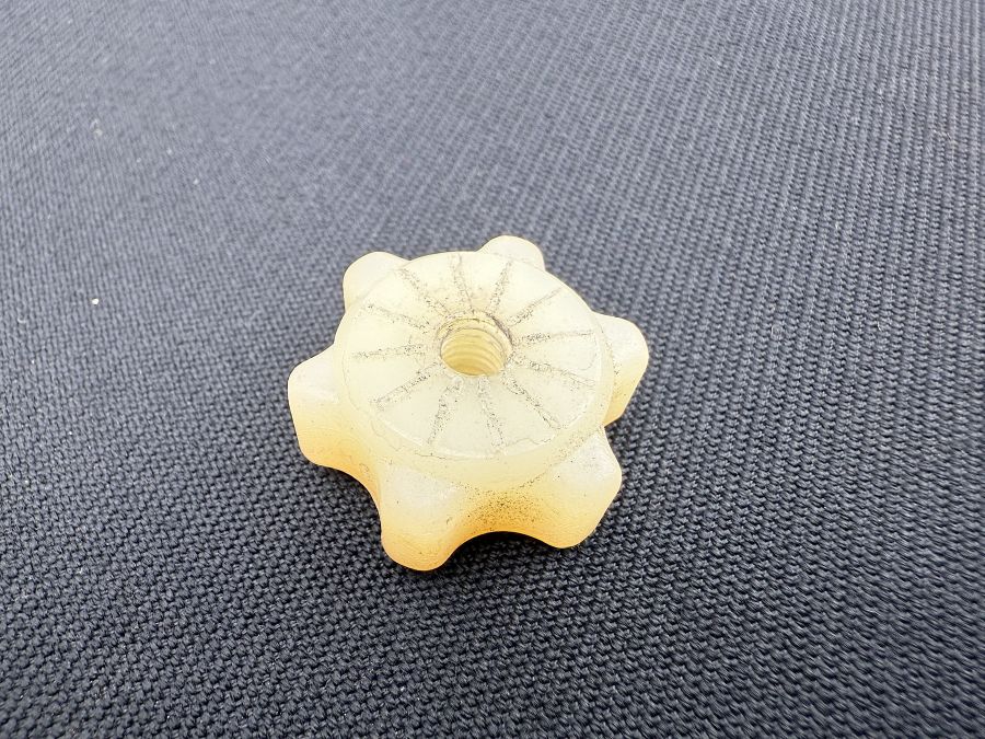 1298690114 1299900157 | Mercedes SL500 | R129 Window washer tank holding bracket