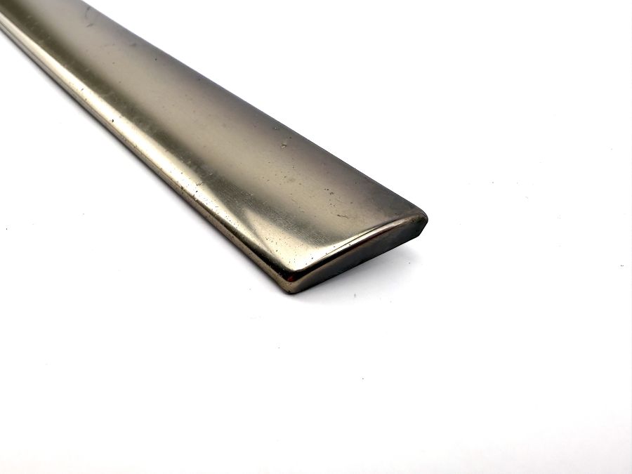 1298800085 | Mercedes SL500 | R129 Front grill right side second trim strip 1298800085 | Mercedes SL500 | R129 Front grill right side second trim strip