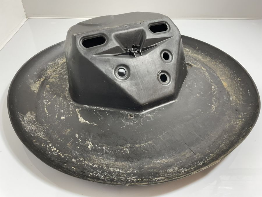 1298900109 | Mercedes 500SL | R129 Hydraulic pump spare wheel cover