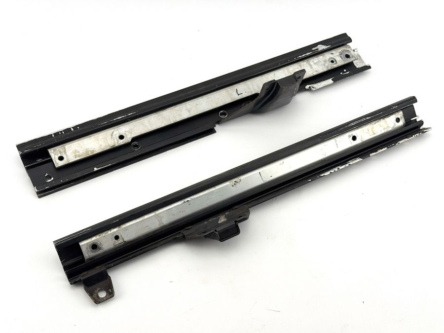 1299100189 1299100389 | Mercedes 500SL | R129 Left seat lower frame rails