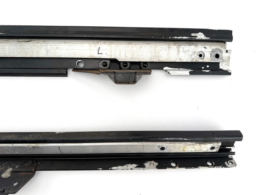 1299100189 1299100389 | Mercedes 500SL | R129 Left seat lower frame rails