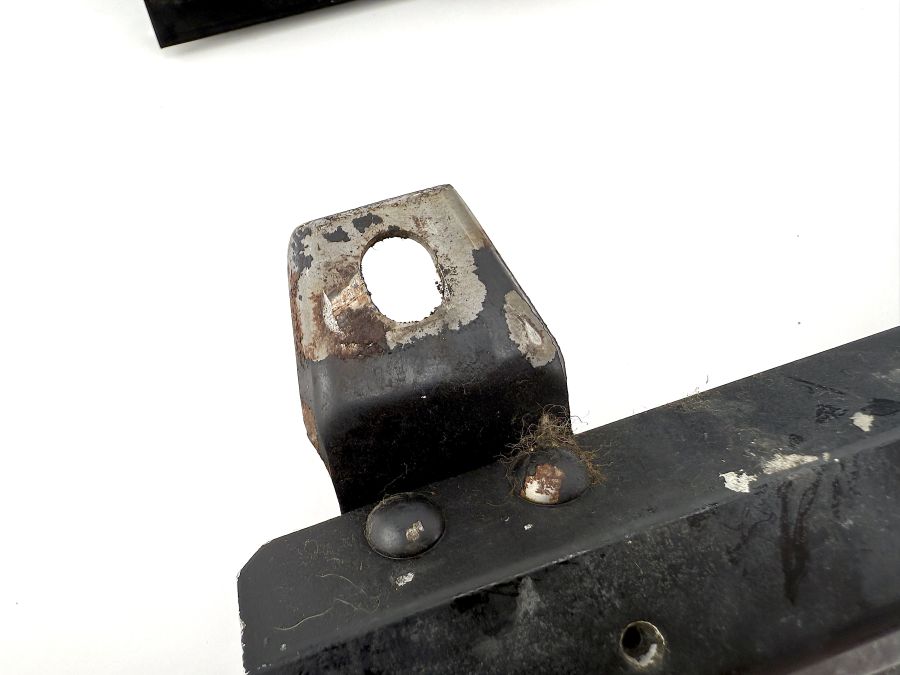 1299100189 1299100389 | Mercedes 500SL | R129 Left seat lower frame rails