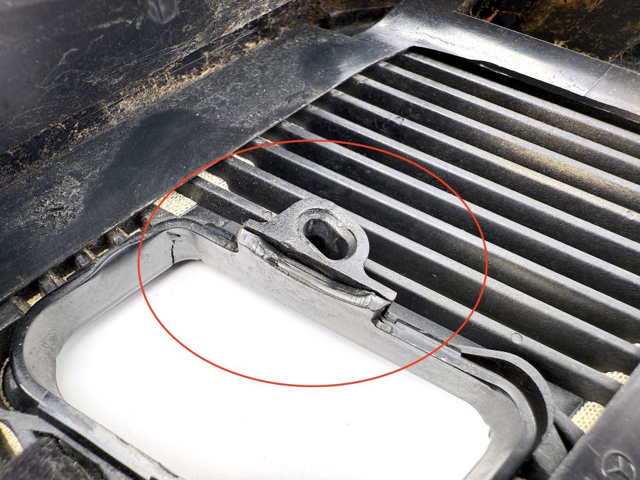 1299100539 1299110122 1299101139 | Mercedes SL500 | R129 Left seat belt upper cover 1299100539 1299110122 1299101139 | Mercedes SL500 | R129 Left seat belt upper cover