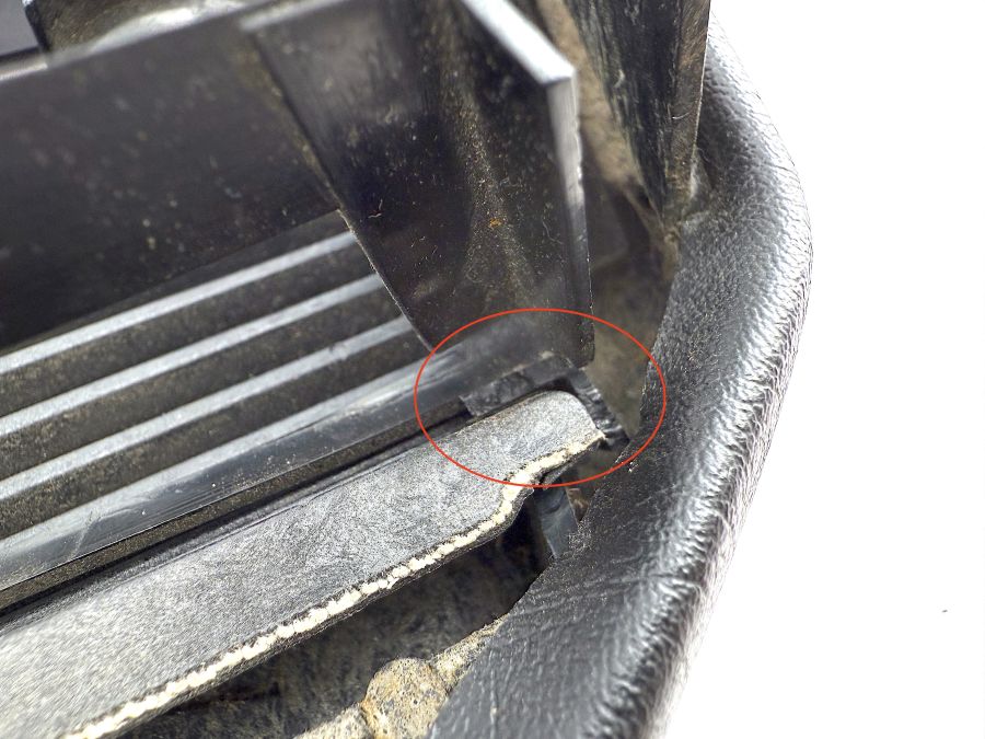 1299100539 1299110122 1299101139 | Mercedes SL500 | R129 Left seat belt upper cover 1299100539 1299110122 1299101139 | Mercedes SL500 | R129 Left seat belt upper cover