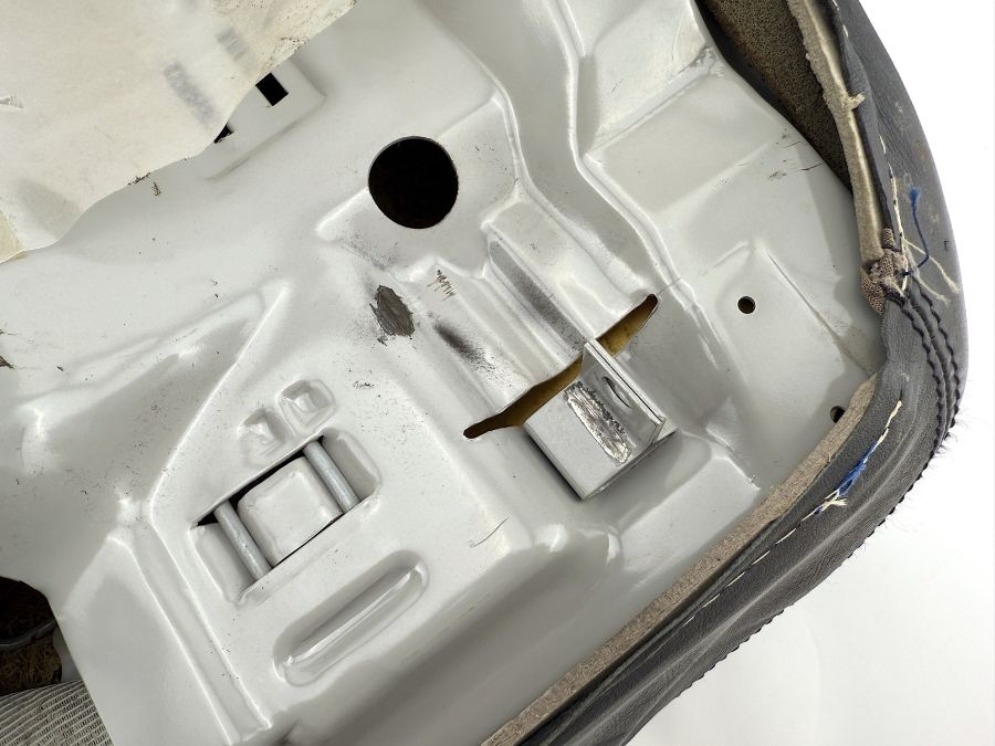 1299103046 1299100122 1299102450 | Mercedes SL500 | R129 Left side seat lower cushion