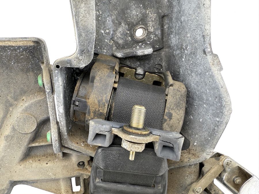 1299103520 1299100995 | Mercedes SL500 | R129 Left seat frame with motors and wirings 1299103520 1299100995 | Mercedes SL500 | R129 Left seat frame with motors and wirings