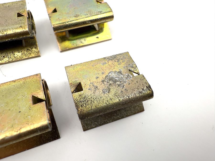 1299880378 1296800235 1296800135 | Mercedes SL500 | R129 Inner threshold mounting clamps for both sides