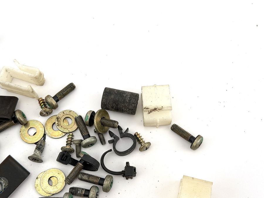 1299900221 1299901712 1299190071 | Mercedes SL500 | R129 Seat and trim screws