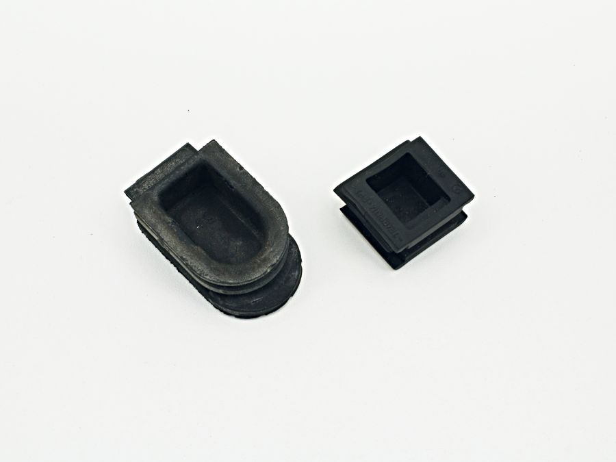 1299971281 1299974981 | Mercedes SL500 | R129 Fuse box rubber grommet seal