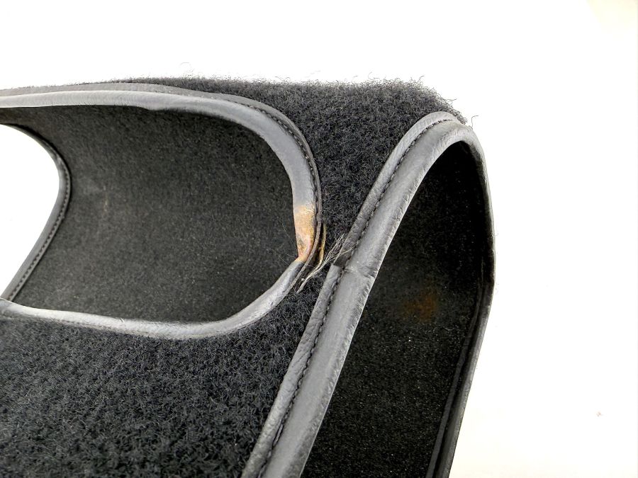 129BE0980 | Mercedes 300SL-24 | R129 BEHER Silverstone CD changer cover carpet