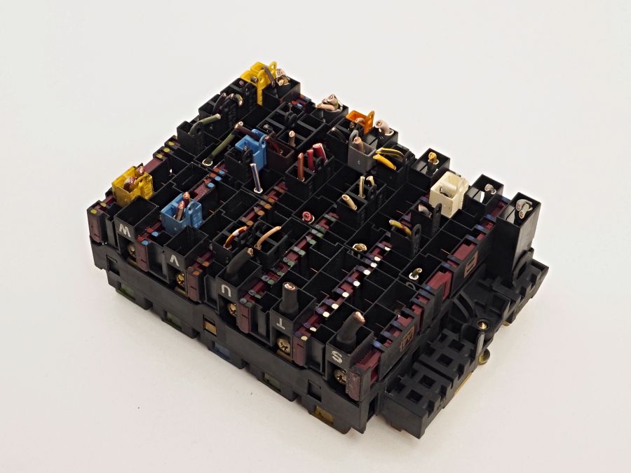 1405451101 1405450601 | Mercedes S350 | W140 Under hood fuse box