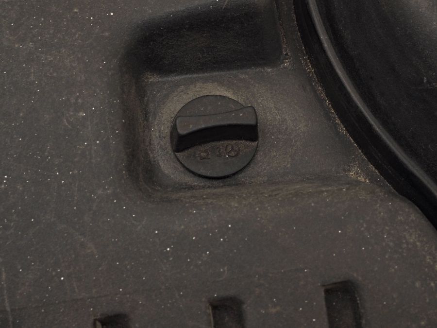 1408201778 1408201978 1408200178 | Mercedes S350 | W140 Engine cover left side