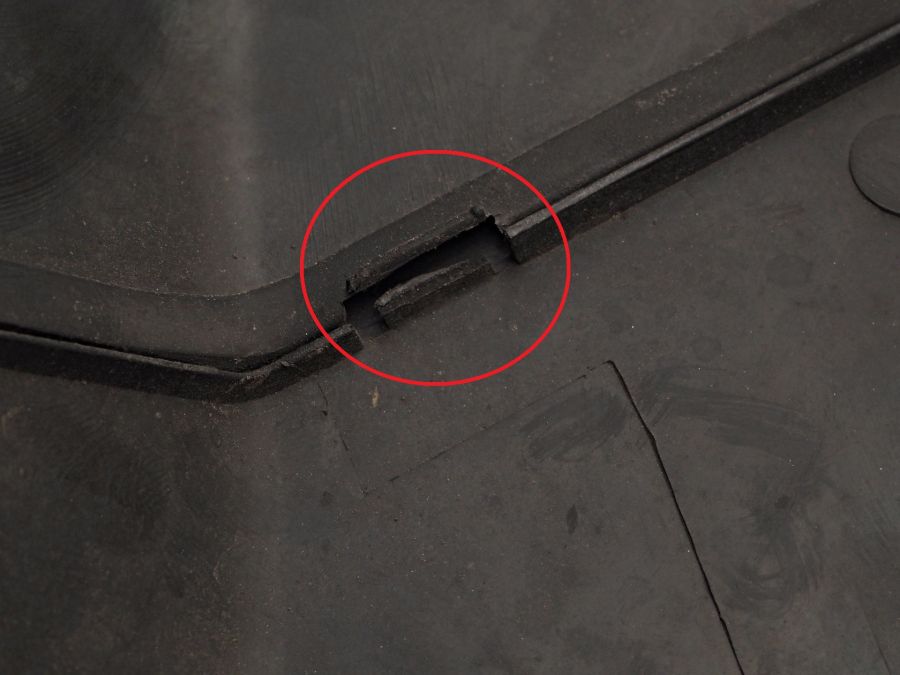 1408201778 1408201978 1408200178 | Mercedes S350 | W140 Engine cover left side