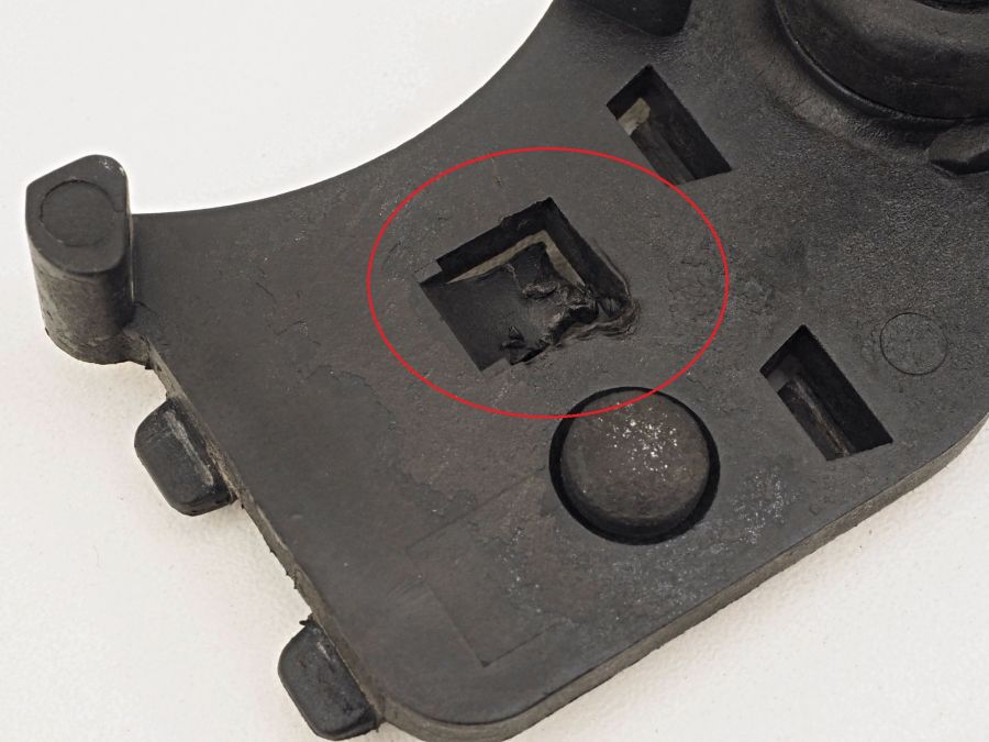 1408900014 | Mercedes S350 | W140 Warning triangle mount