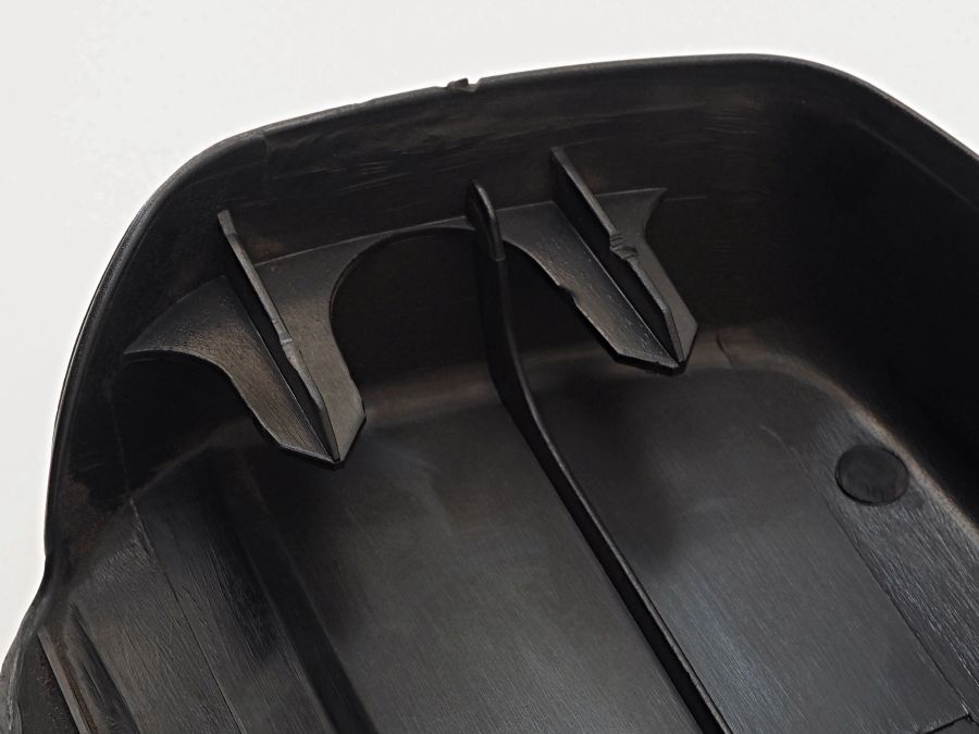 1409180830 1409102418 | Mercedes S350 | W140 Front right seat plastic trim 1409180830 1409102418 | Mercedes S350 | W140 Front right seat plastic trim