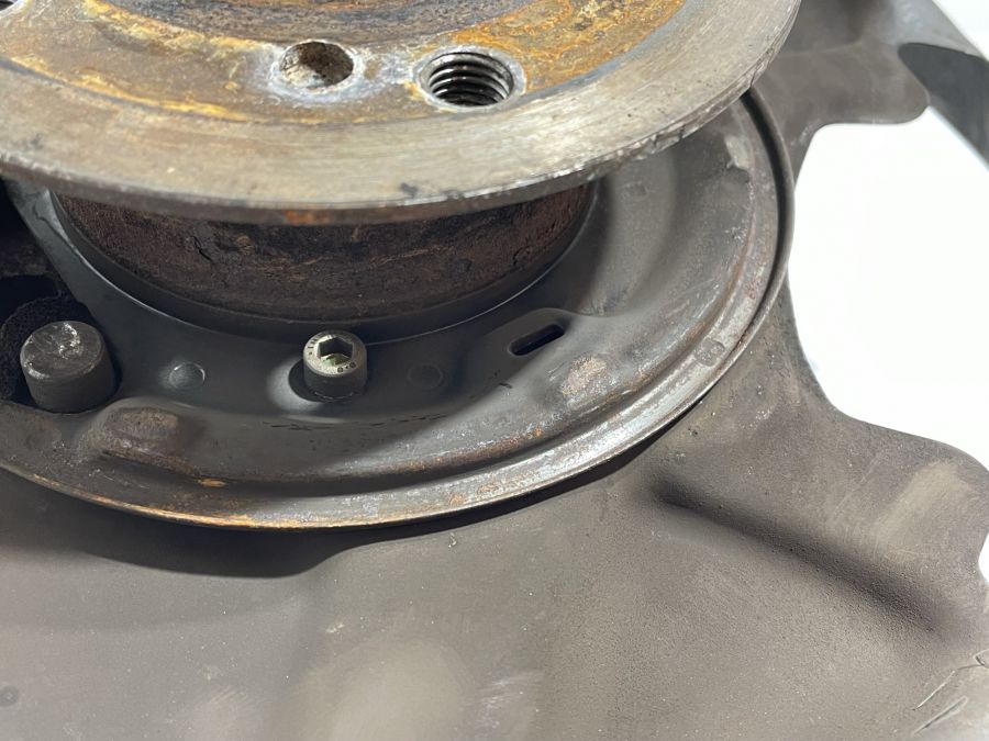 2013574605 | Mercedes 500SL | R129 Rear left wheel hub