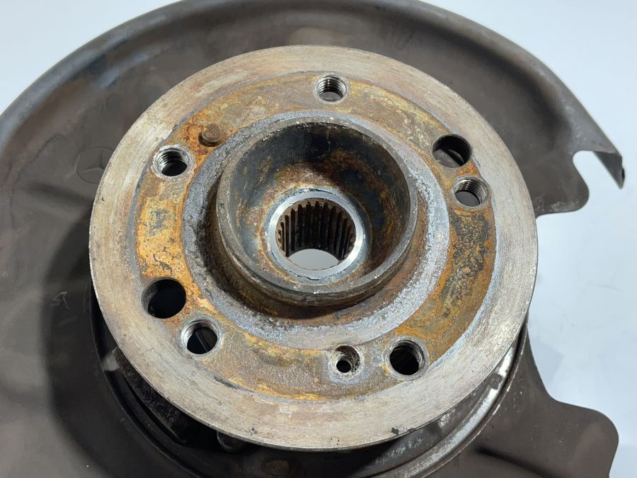 2013574605 | Mercedes 500SL | R129 Rear left wheel hub