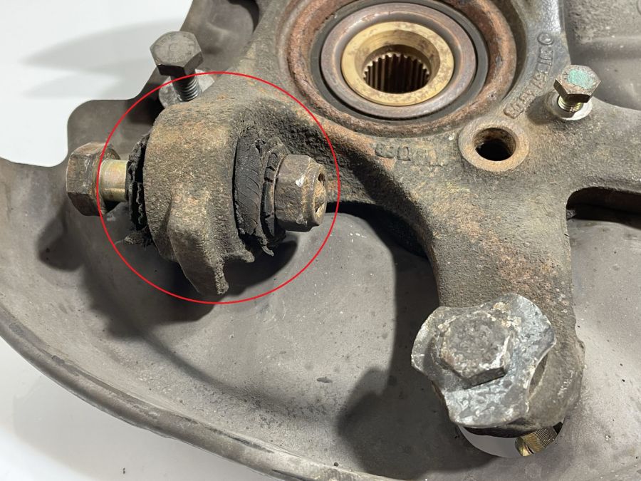 2013574605 | Mercedes 500SL | R129 Rear left wheel hub