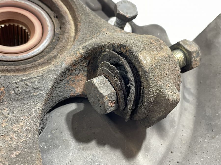 2013574705 | Mercedes 500SL | R129 Rear right wheel hub