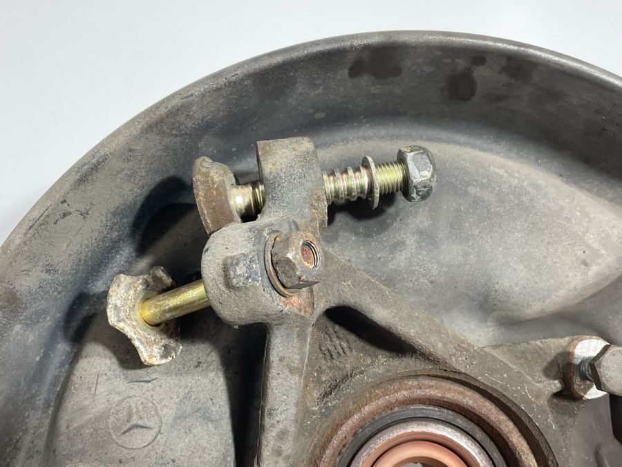 2013574705 | Mercedes 500SL | R129 Rear right wheel hub