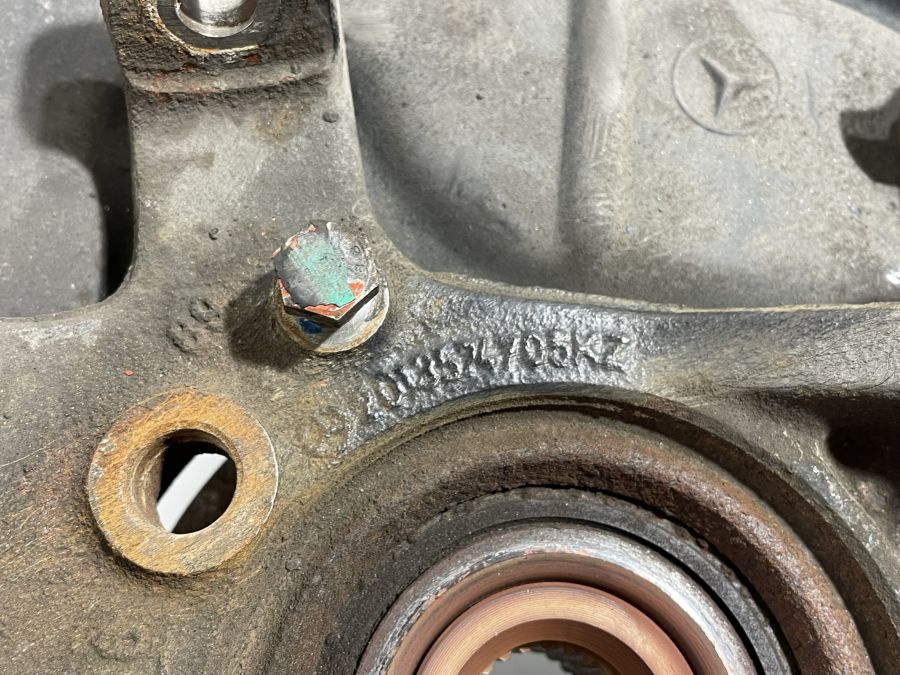 2013574705 | Mercedes 500SL | R129 Rear right wheel hub