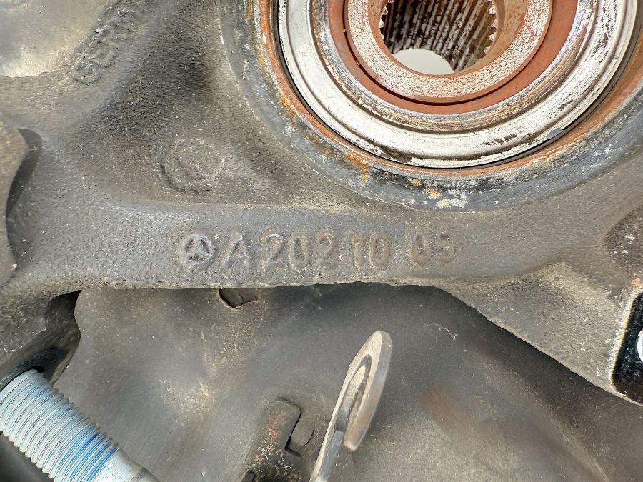 2023509408 2104201444 1293500046 | Mercedes SL500 | R129 Rear left wheel hub