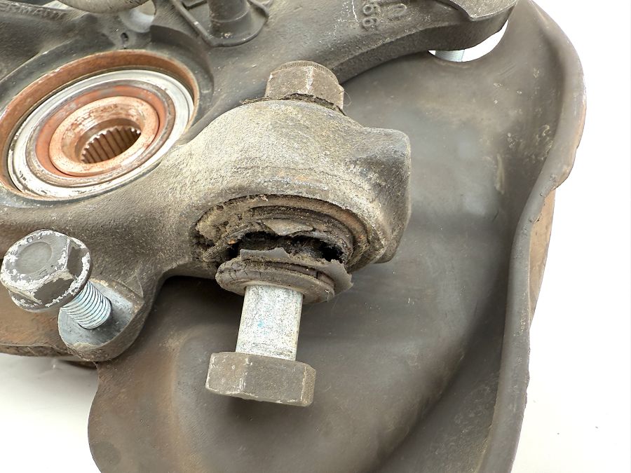 2023509408 2104201444 1293500046 | Mercedes SL500 | R129 Rear left wheel hub