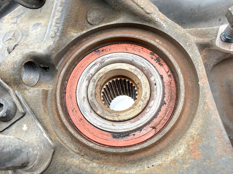 2023509508 1293500046 1294200985 | Mercedes SL500 | R129 Rear right wheel hub