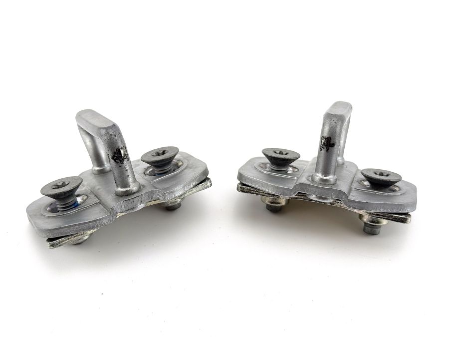 2047200104 2047230111 | Mercedes E250 | W212 Door lock striker eyelets