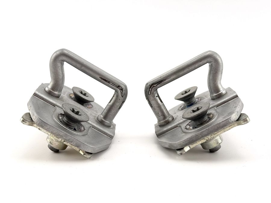 2047200104 2047230111 | Mercedes E250 | W212 Door lock striker eyelets