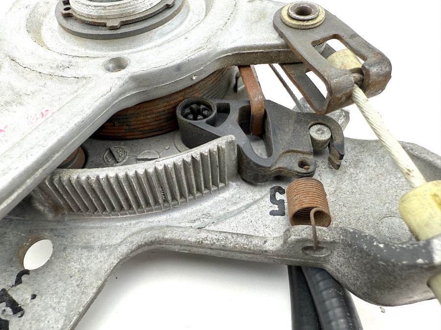 2084200084 2204200312 1294203285 | Mercedes SL500 | R129 Parking brake lever pedal assembly