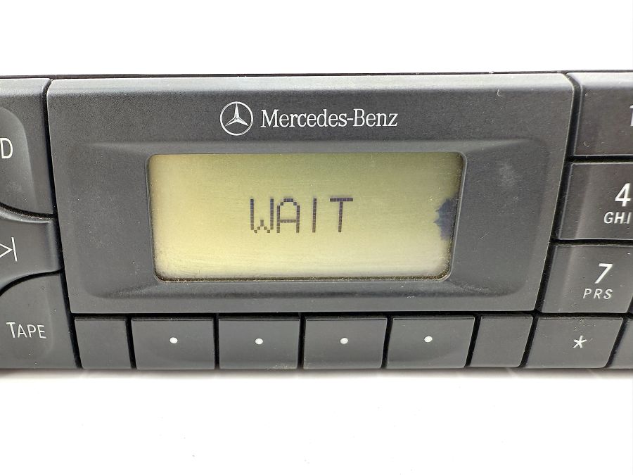 2088200586 | Mercedes SL500 | R129 FM AM WB Audio radio player