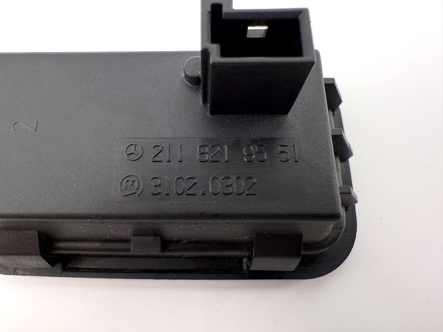 2118219551 | Mercedes E250 | W212 Tailgate closing button