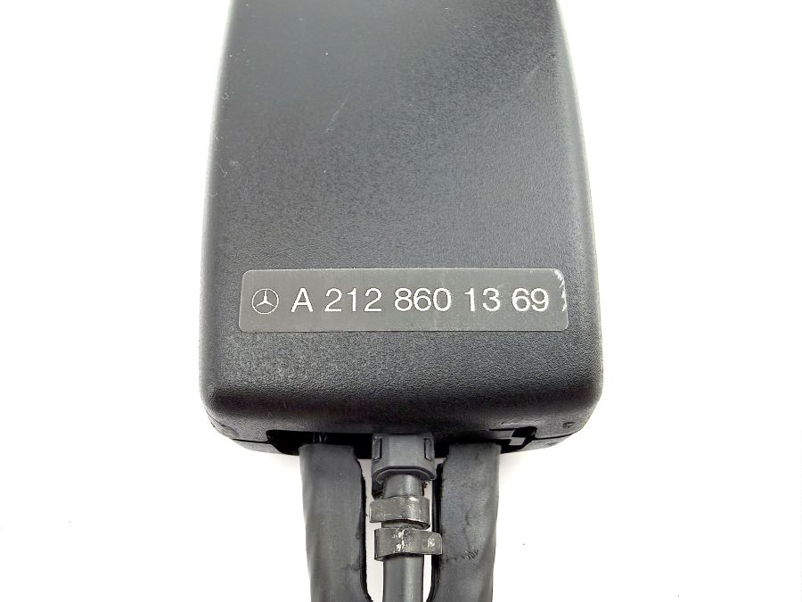 2128601369 | Mercedes E250 | W212 Seat belt lock seat