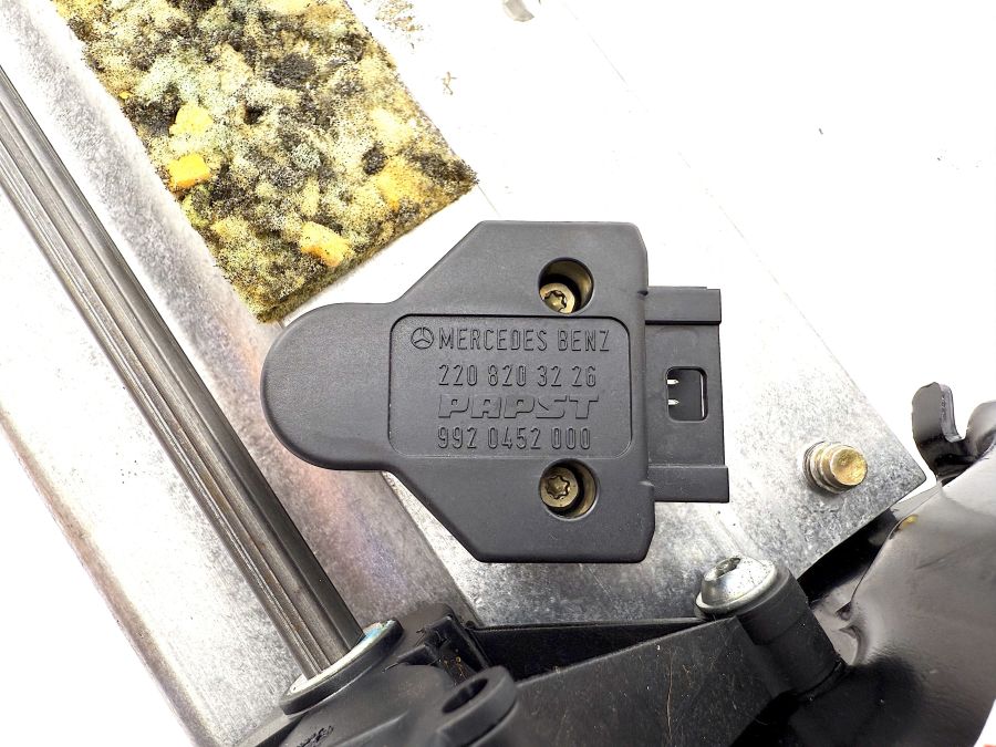 2158200142 2208203226 2158200242 | Mercedes SL500 | R230 Left and Right seat backrest frame motors