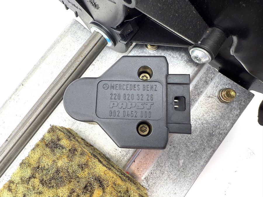 2158200142 2208203226 2158200242 | Mercedes SL500 | R230 Left and Right seat backrest frame motors