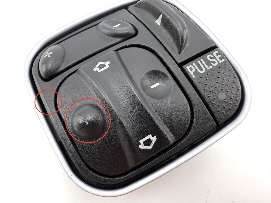 2158700010 | Mercedes SL55 | R230 Right seat control switch
