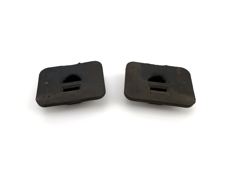 2205040012 | Mercedes SL500 | R230 Radiator rubber mount