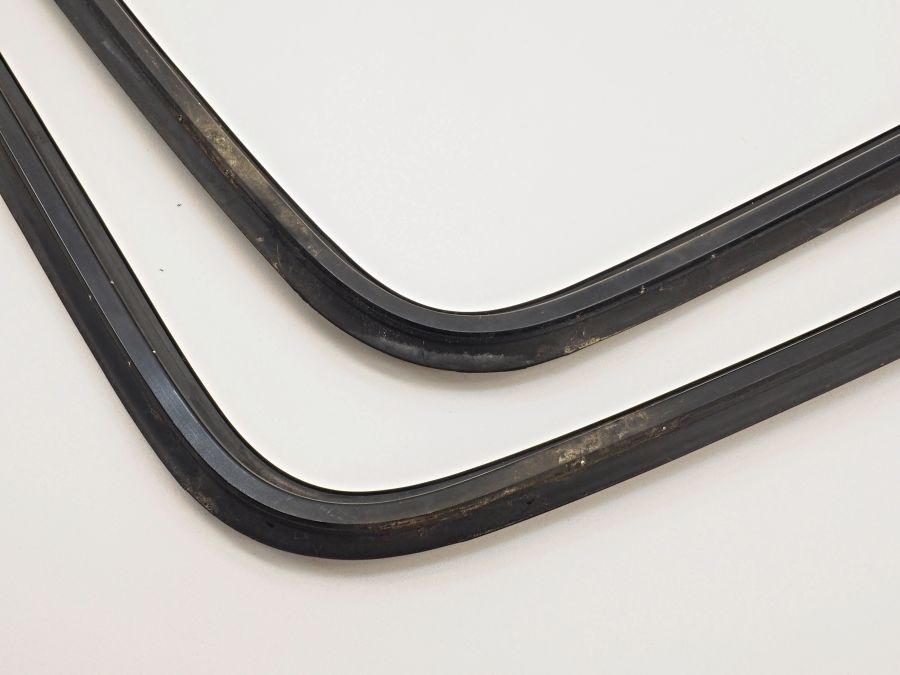 2206700122 2206700222 2206700322 | Mercedes S500 | W220 Rear window reveal molding 2206700122 2206700222 2206700322 | Mercedes S500 | W220 Rear window reveal molding