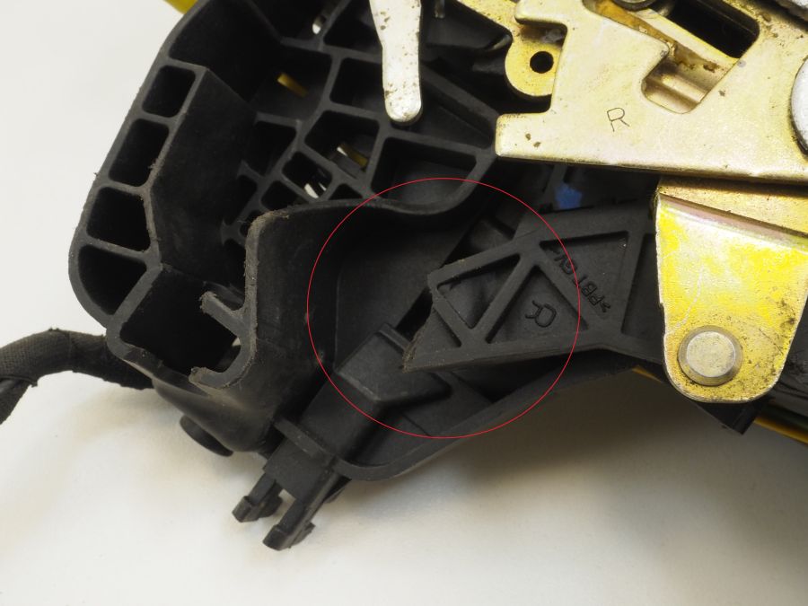 2207304635 | Mercedes S500 | W220 Right rear door lock latch actuator